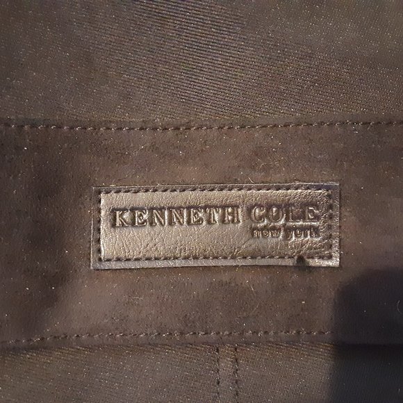 Kenneth Cole Large Messenger Bag 14 “tall and 18”wide - Picture 2 of 4